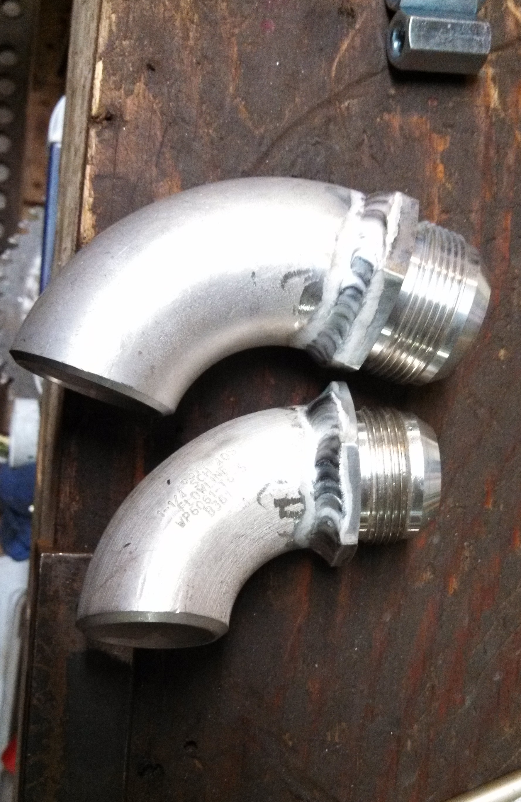 radiator inlet outet 20-24 an welded.jpg