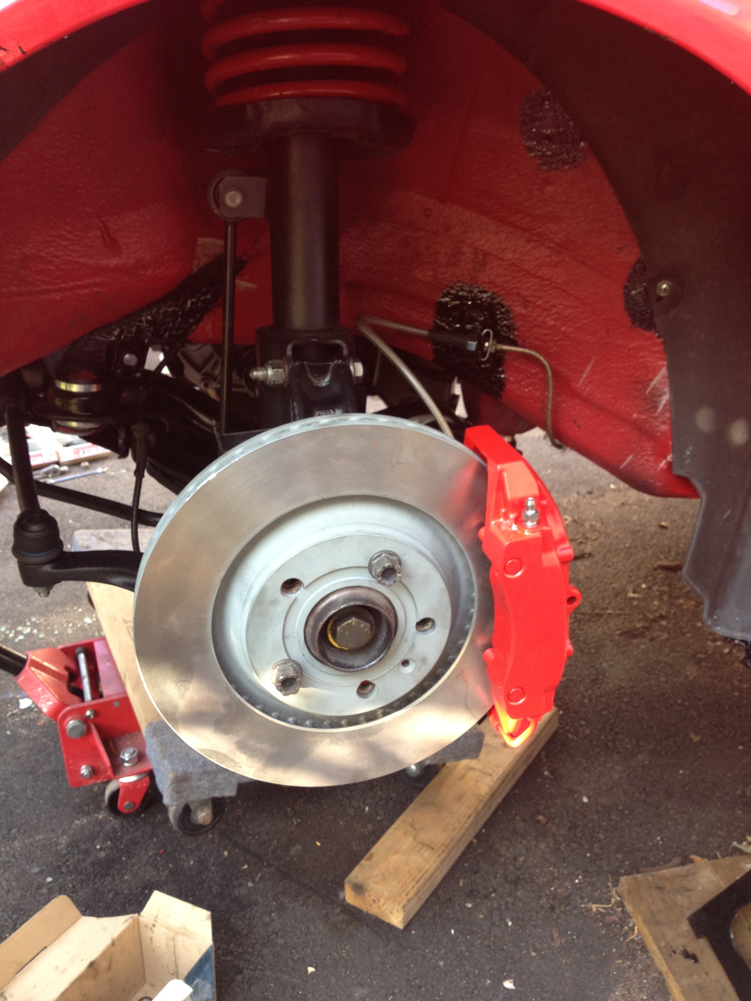 Sebastian's CQ91' rear brakes done 1.jpg