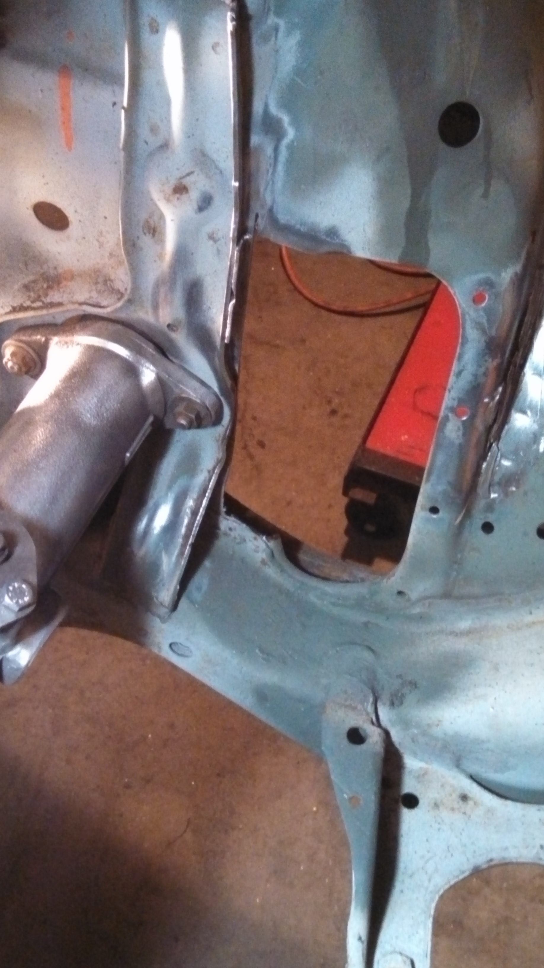 drivers side steering arm hole cutout.jpg